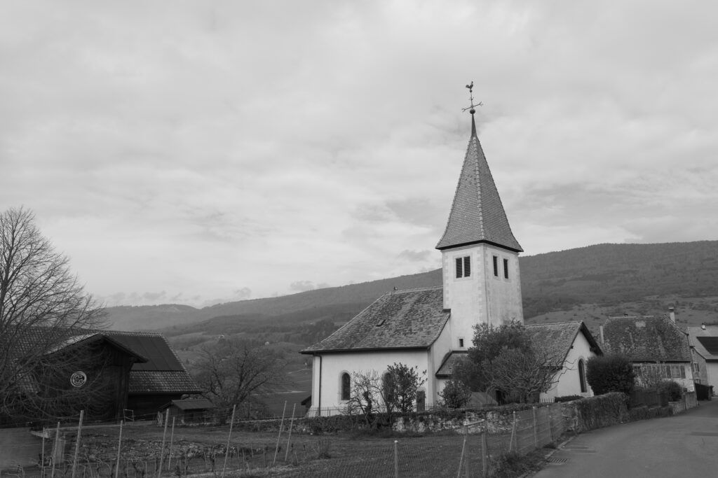 Église dans un village rural.