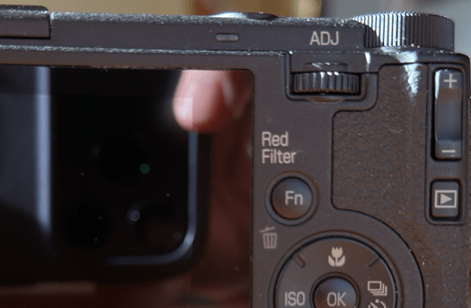 Appareil photo avec commande de filtre rouge