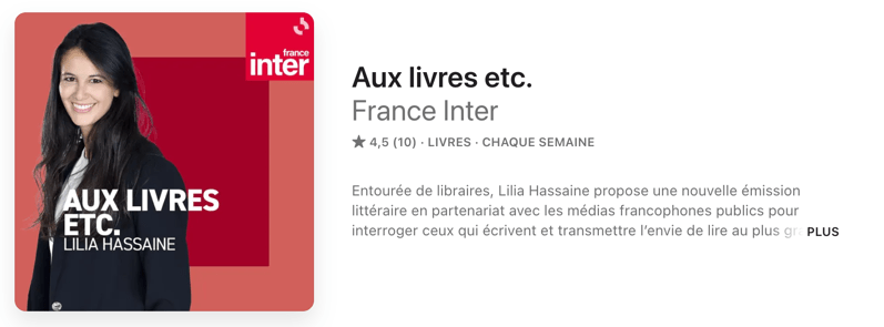 Portrait sur fond rouge, podcast Aux livres etc.